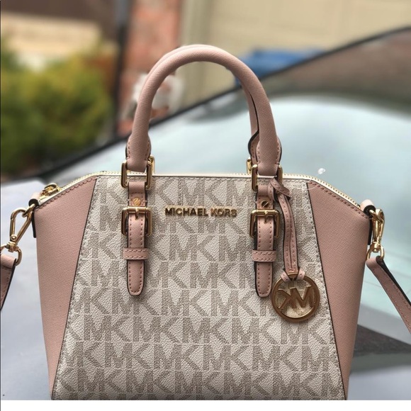 Michael Kors Handbags - Michael kors medium Ciara crossbody bag vanilla